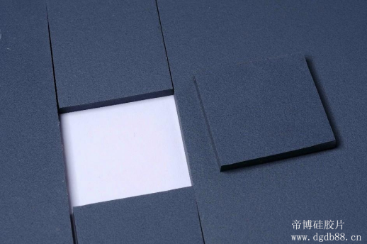 導（dǎo）電矽膠墊片